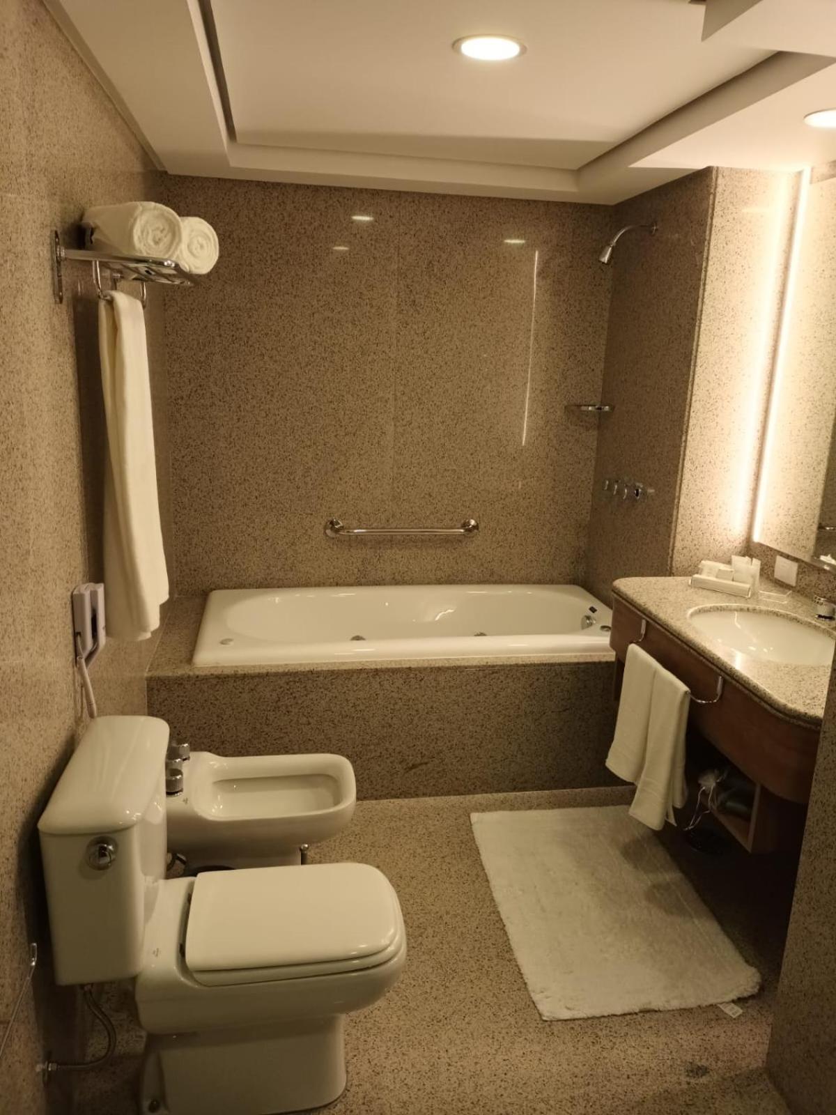 White Plaza Hotel Curitiba Bagian luar foto